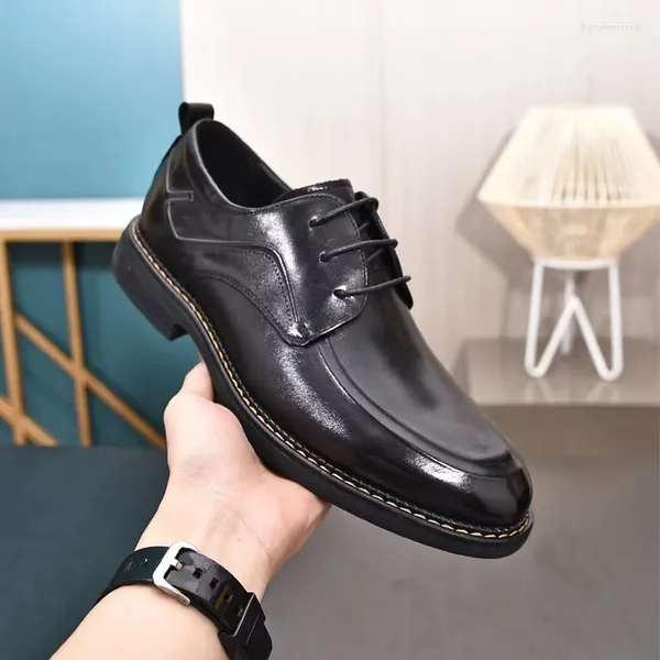 Kleiderschuhe 2024 Herrenschuhkopfschicht Cowide Business Casual Leder Männer Low Top Schnürpüre-up koreanische Version von Modetrend Single