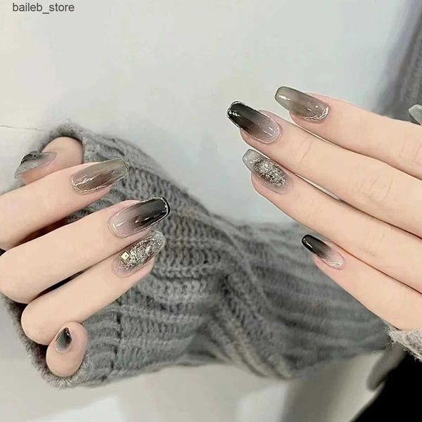 False unhas 24pcs/1Box Sweet e legal vento real usando unhas Black Flash Gradient Y240419 Y240419