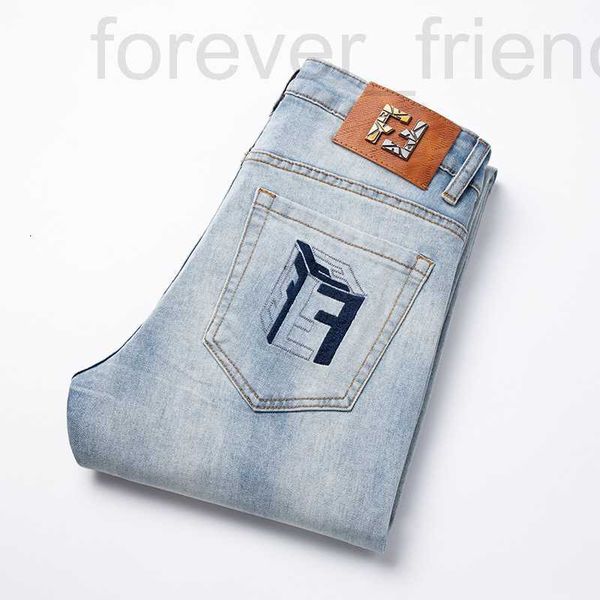 Männer Jeans Designer Frühling/Sommer Dünne Jeans für Männer, High-End-europäische Produkte, schlanke Passform, kleine Füße, trendige Marke, hellblaues kleines Monster EJ8V
