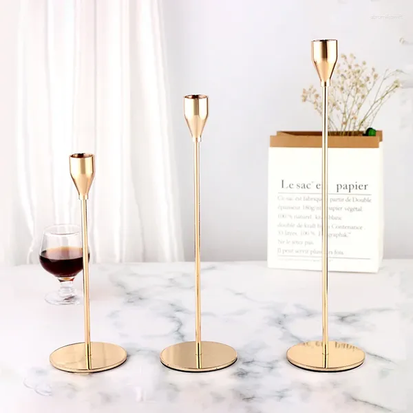 Titulares de vela 3 PCs/ set European Metal Holder Simple Golden Wedding Decoration Bar Party Sala de estar Casa Casa