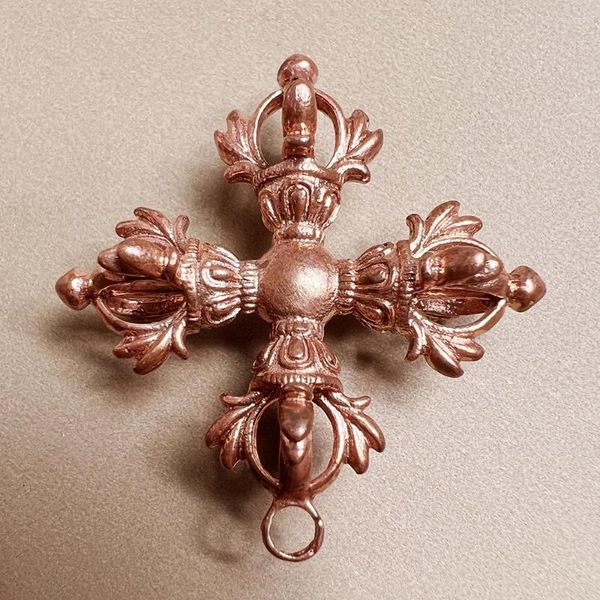 Figurine decorative antiche bronzo rosso xizang feng shui jiugu cross che sottomettono la chiave/collana per auto del diavolo vajra/borsa al sicuro