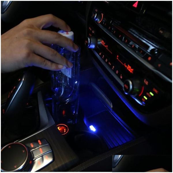 Adesivi per auto styling tazza di adesivi per tazza di stoccaggio scatola leggera decorativa USB per F10 E90 F20 F30 E60 GT F07 X3 F25 X4 F26 X5 X6 E70 Z4 F15 DHVAM