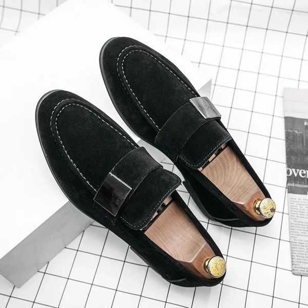 Sapatos casuais mocassins de designer masculino banquete de negócios em couro fosco preto