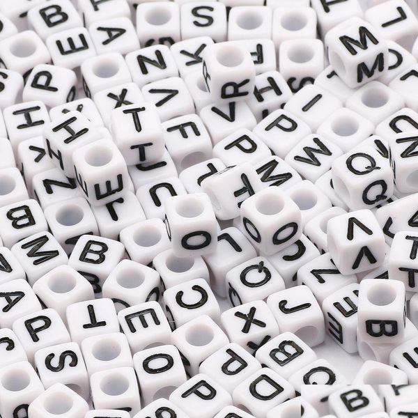 Crimp End Perlen 100-500pcs Quadratische weiße und schwarze gemischte Buchstaben Acrylwürfel Lose Spacer Alphabet für Schmuck Making DIY Accessoires D othcr