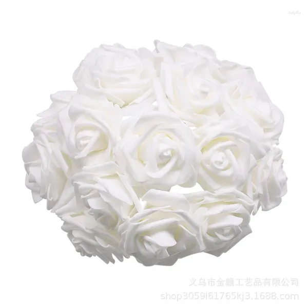 Flores decorativas 50pc 8cm com simulação de pólo pe -espuma de espuma rosa mão segurando o traje de casamento de casamento de flores buquê