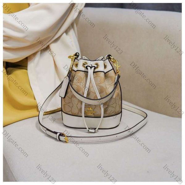 2024 Designer de designer de designer de baldes Bolsas de crossbody para mulheres marcas de luxo bolsas de ombro feminino Couro pequeno pequeno Tootes Bolsa Sacr s