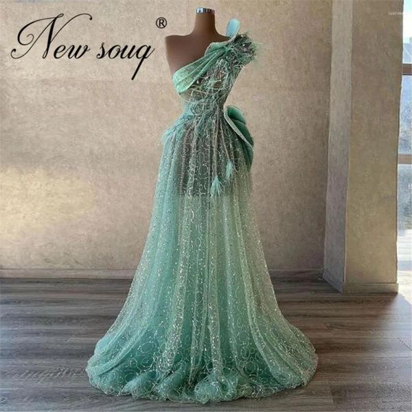 Abiti per feste in rilievo Mint Green Celebrity 2024 Coutures One Shoe Sera glitter Feathers Gowns Abendkleider