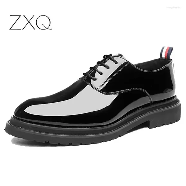 Sapatos casuais 2024 Men do Autumn Men Oxford Patent Leather Black Luxury Business Plataforma de casamento confortável