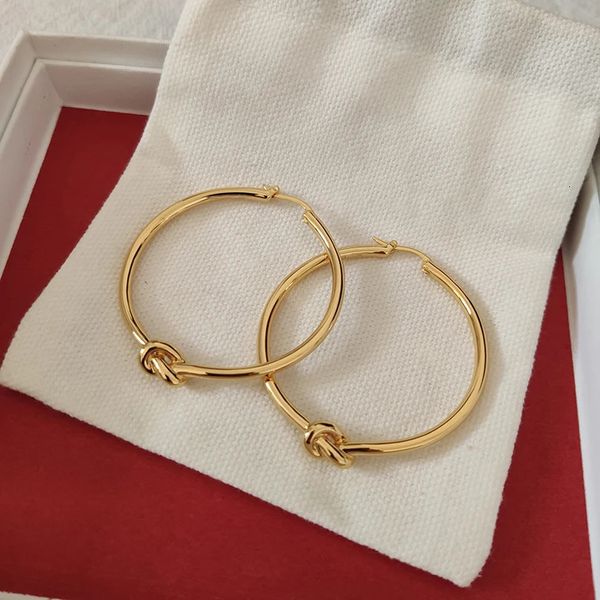 Marchi famosi designer 18k oro oro di grande nodo rotondo a nodo femminile di alta qualità gioielleria di lusso modello pista 240408