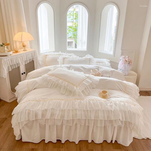 Set di biancheria da letto rotami romantici francesi in pizzo romantico elegante principessa ricamato copripiumino con gonna da letto cuscinetti cuscinetti a colori solidi