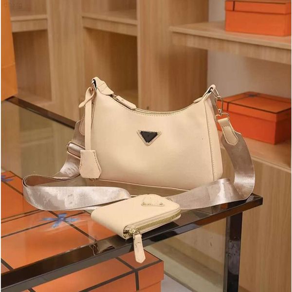 Çapraz gövde naylon lüks çanta reition 2005 tasarımcı omuz çantası yüksek kaliteli deri çanta tasarımcısı en çok satan bayan çapraz beden zincir çanta totes