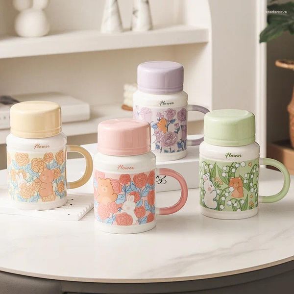 Tazze adorabili tazze in ceramica di alto valore per bollitore retrò con il design del cucchiaio di coperchio della tazza di ufficio regalo.
