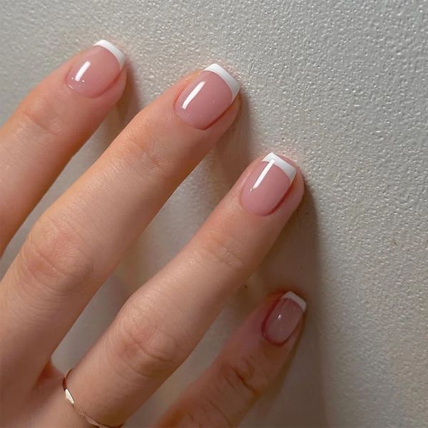 24pcsset Short Fake Nails für Frauen Mädchen Französische Nacktquadratische Weiße Tipps mit Strasssteinen glänzen Y2K Press auf falsche Nagelkunst 240420