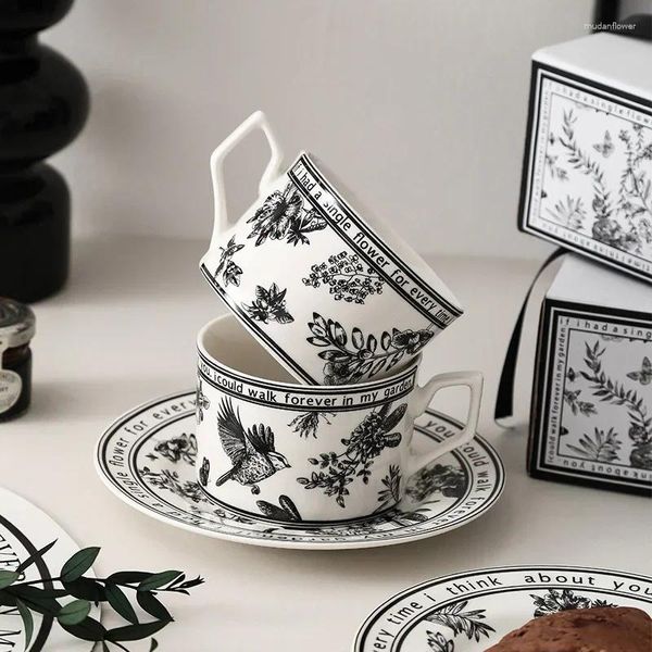 Caffetteria di porcellana ossea di alta qualità tazze in ceramica vintage in vetro e piattini set taza