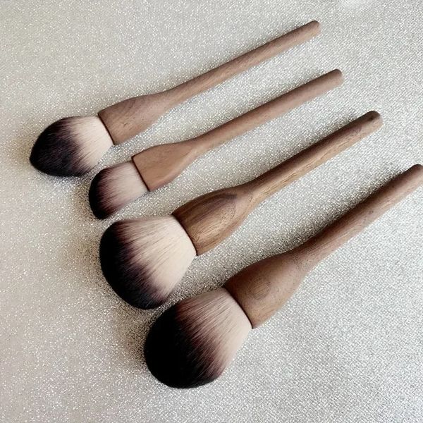 NEU 1PCS European Vintage Holzgriff Make -up Pinsel hochwertiges Walnuss loser Pulver Blush Fundament Kontur Pinsel Super weich