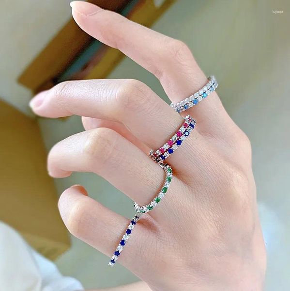Clusterringe S925 Silberfarbene Edelsteindesign -Ring mit coolem Stil Instagram Personalisierte einfache feine Ruderdiamanten