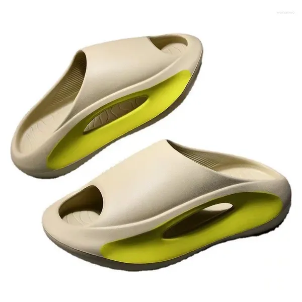 Slippers tamanho grande para a tendência de roupas de verão masculinas, tendência de solada espessa, versão coreana de casa da moda, banheiro não deslizante