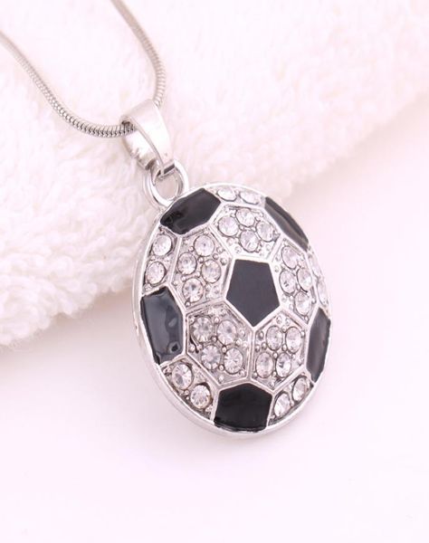 Neuankömmlinge Fußball Pendant Halsketten WM -Fans Sport Kristall Strassfußball Charm Chains für Frauen Männer Mode Schmuck3245047