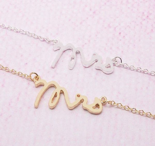 30pcs Goldsilver Tiny Love Mrs Colar Letter Sra. Simples Dainty Stimated Word Inicial Madame Colares Jóias para Ladies8205253