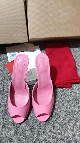 Designer de luxo Red Shoes com dedos pontudos, solas de couro preto sexy, sandálias expostas, saltos de 10 cm de altura com caixa de sapatos