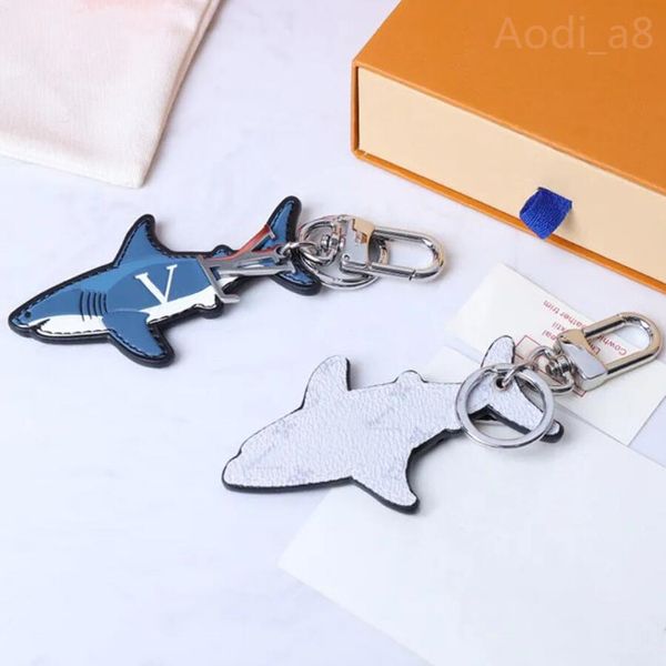 Lüks deri mavi köpekbalığı anahtar tokası erkek kadınlar marka anahtarlık tasarımcısı anahtar yüzükler moda monogram metal cazibesi orijinal kutu toz torbası ile