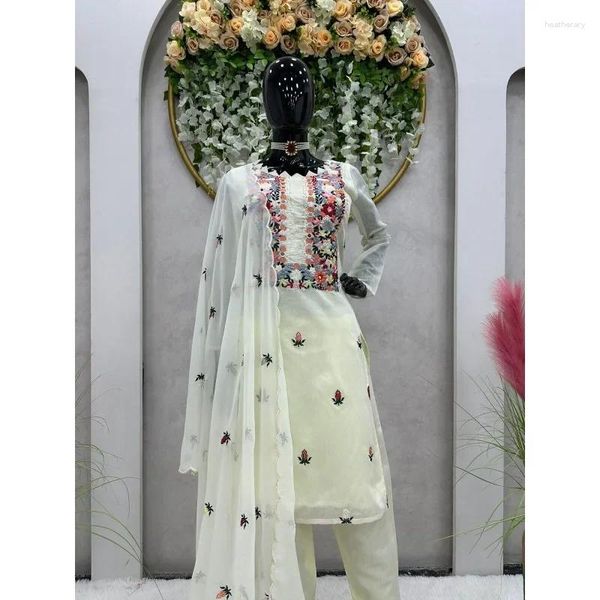 Ethnische Kleidung rund Hals gestickt Kameez Salwar Aufkleber Dekoration Top Plazo White Chanderi Dupata