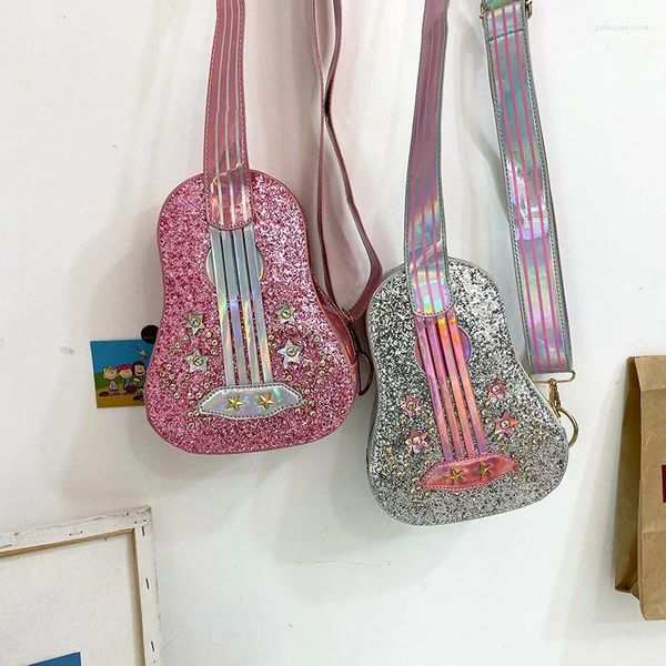 Bolsas de ombro 2024 estilo de verão pequeno personalidade fresca a laser laser diamante sonho de violino saco de forma de guitarra feminina bolsa feminina