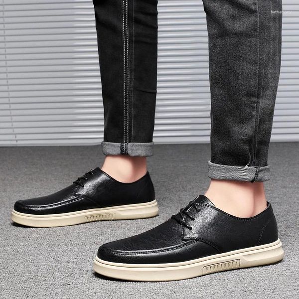 Sapatos casuais primavera mocassim masculino de homens confortáveis renda respirável em couro macio conduzindo tênis mocassins