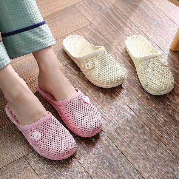 Slippers fêmeas casas fechadas de dedão recutado de verão feminino moda de calcanhar plana desliza anti -ladies damas de praia rosa banheiro interno