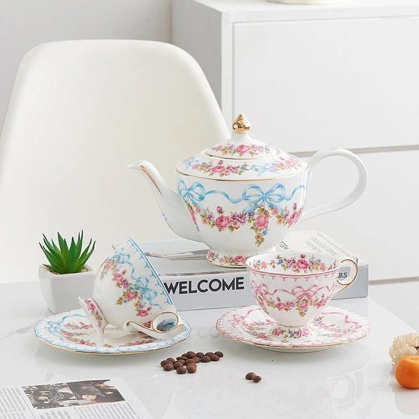 Tazze di piattino tazza di ceramica e piattino osso retrò Cina caffè francese romantico elegante floreale a filo pomeridiano bevande da tè fatte a mano