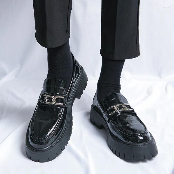 Casual Shoes 2024 S/s Britisch -Stil -Patentleder für Männer für die schwarze Hombre -Kleiderhöhe von Männern Erhöhung der Ladung