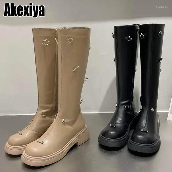 Boots Women Кожаная кожаная кожа Европейская и американская платформа с длинным металлическим кольцом BC5149