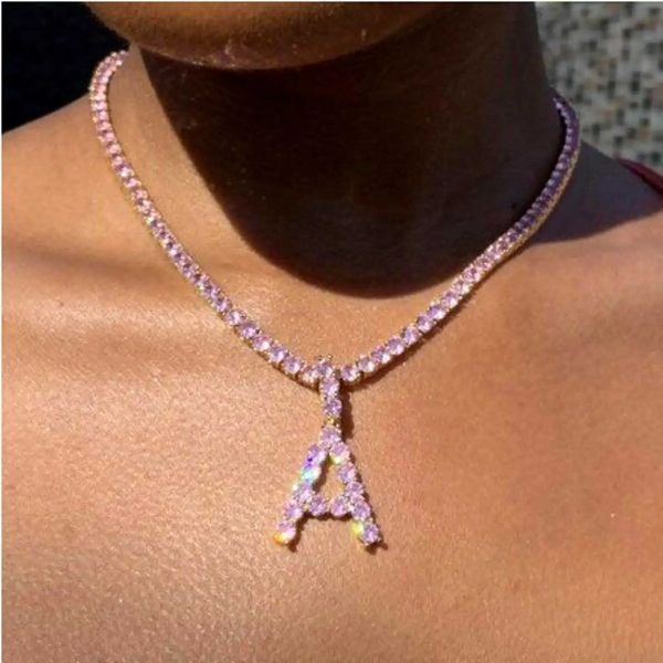 Anhänger Halsketten Punkrosa Strass 26 Initialen Halskettenschmuck für Frauen Bling -Kristallbuchstaben Alphabet Anhänger Choker Hip Hop Kette Y240420