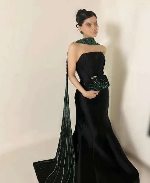 Abiti per feste Luxury Black Mermaid Satin Arabic Evening con sciarpa in perline verde per donne 2024 abito da ballo di compleanno per matrimoni