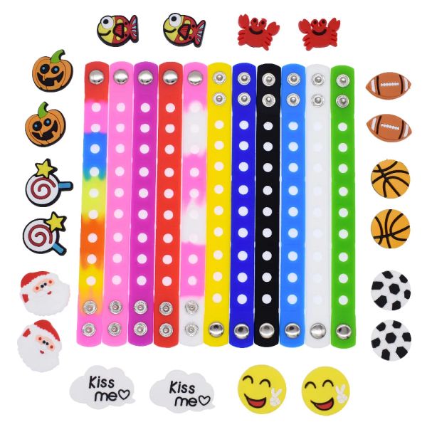 Acessórios 20 PCs Charmos de sapato Futebol Caranguejo de peixes Halloween Pumpkin Santa Kiss para pulseira de silicone +11pcs 7.08 Bracelets Boys