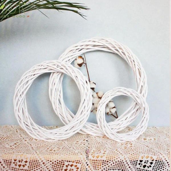 Flores decorativas de festa de festas videira pendurada ornamento em branco Garland rattan anel de vime Wicker Decoração de Natal