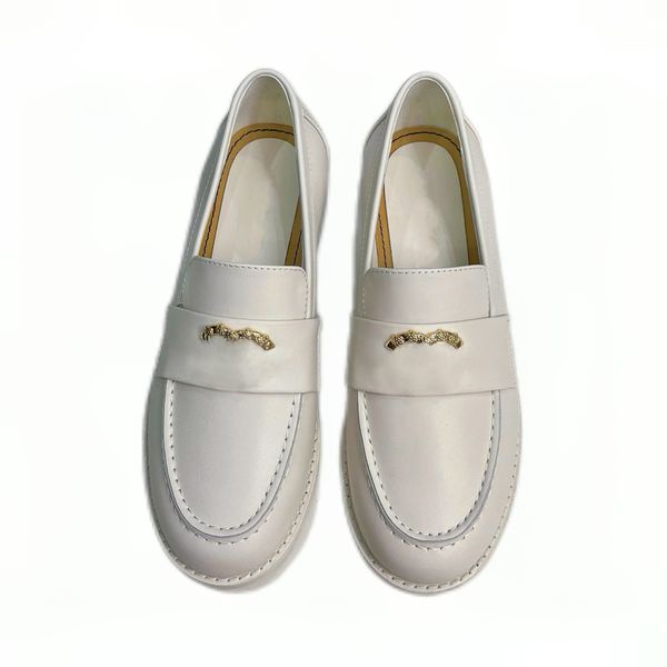 Sapatos casuais fofos simples mocassins brancos importados de couro de alta qualidade sapatos casuais de pele de carneiro macio dentro de uma mulher