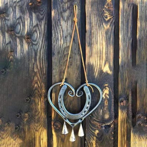Estatuetas decorativas 1 PCs Lucky Love Wind Chimes Metal em forma de coração carrilhão de ferradura com crava de aço unhas