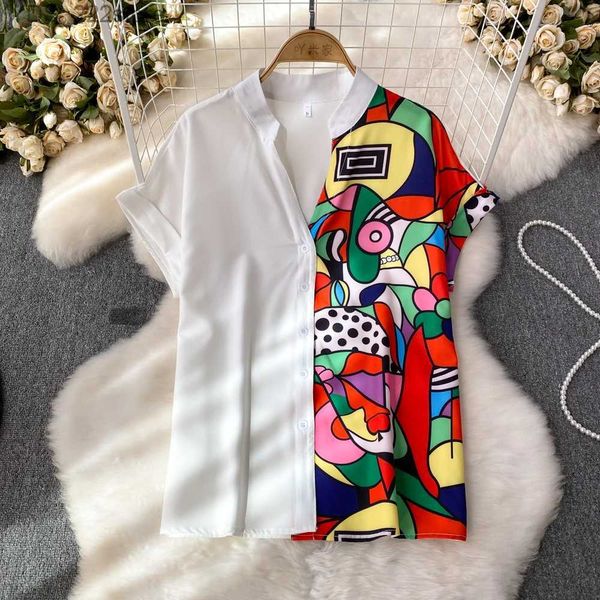 Camicie casual maschile 2024 Design estivo coreano Modello astratto a maniche corte giunta con scollo a V singolo petto single womens casual top yq240422