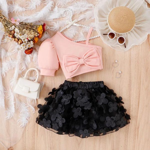 Conjuntos de roupas Girls Girls Conjunto 2024 Estilo coreano Oblíquo ombro de alça de bolha Tops Petal Umbrella Skirt Fashion Summer 2pcs