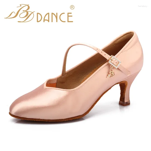 Sapatos de dança BD Ballroom Latin Modern Jazz Mulher resistente a cetim e confortável sola macia 138