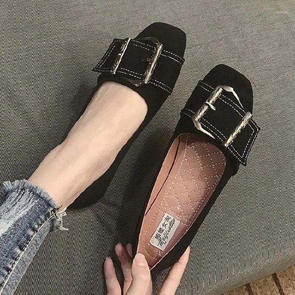 Scarpe casual Donne Donne morbide piatti per il tempo libero alla moda poco profondo Design con fibbia per cintura di punta single donna primavera autunnale plus size 31