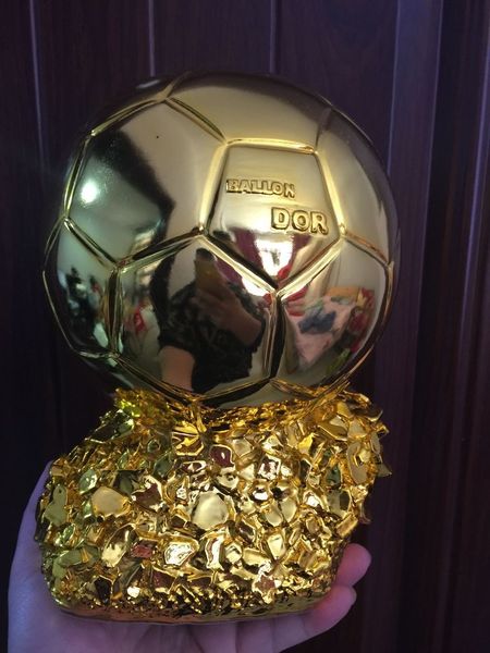 Hot Sale 19cm 24cm Golden Ball Trophy Ballon d'Or Trophy Golden Soccer Ball Melhor Copa do Troféu de Futebol de Futebol grátis