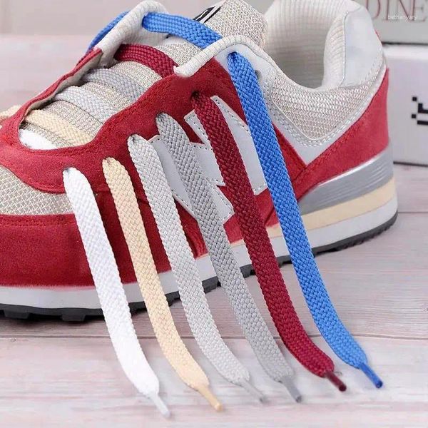 Parti di scarpe 1 paio Classici Shoelati bianchi neri bianchi intrecciati piatti intrecciati lussuoso lussuoso sport per il tempo libero tennis unisex shoelace satinata spessa