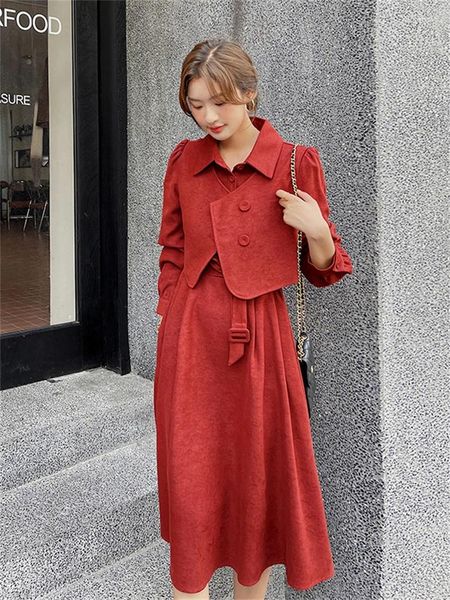 Vestidos casuais vestido de lã vermelha e colete de duas peças 2024 Autumn Winter Mulheres