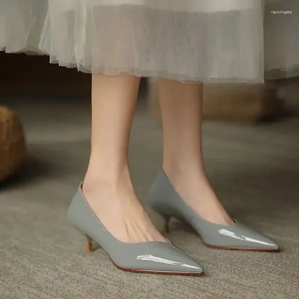 Scarpe eleganti in pelle brevetto pompe da donna a stiletto professionista 2024 donne grigie tacchi alti tacchi a mezzogiorno