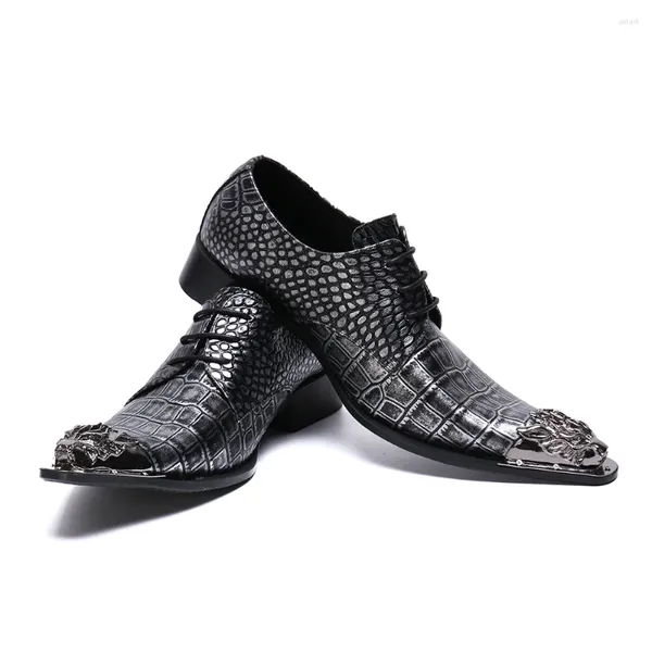 Lässige Schuhe coole Mann Party Brogue Patent Leder geschnitztes formelles Kleid Hochzeit Oxfords Runde Zehen Männer Luxusflügel Tipp flach flach