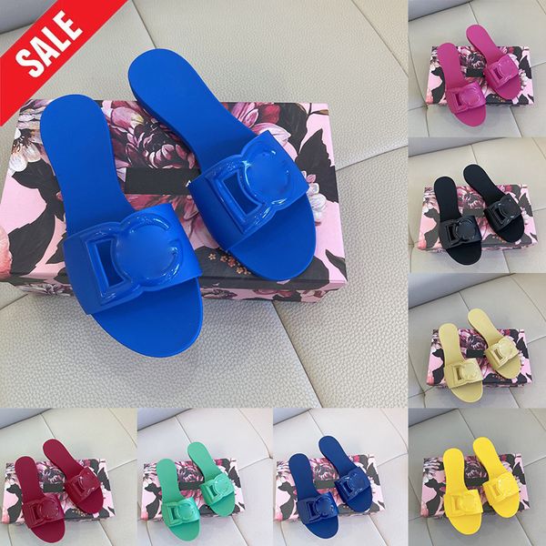 2024 Designers chinelos cartas buracos luxo luxo claquette para mulheres senhoras de verão slides casuais sliders sandálias mulher mulas areia de areia de areia de sapatos de praia