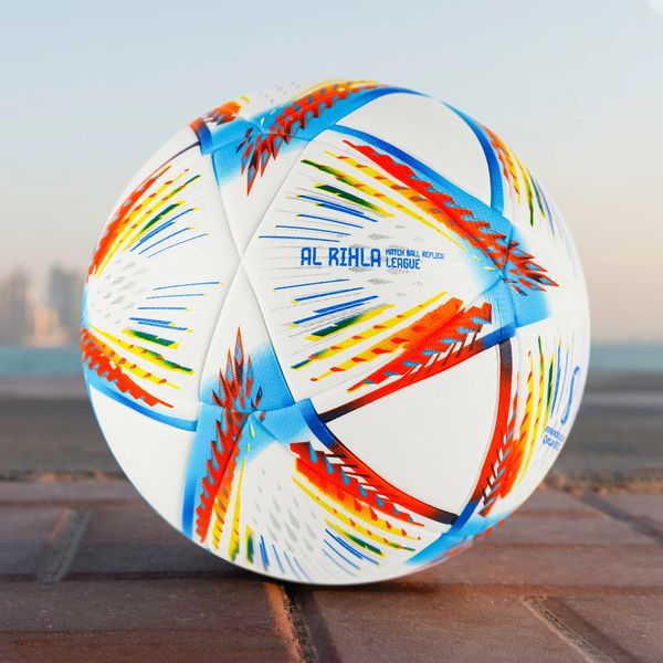 Hochwertiger Fußball -Ballbuden Offizielle Größe 5 PU Material Kee Resistant Match Training Fußball Katar Weltmeister Fußball 240415