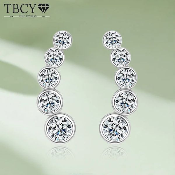 Orecchini Tbcyd D Colore Moissanite Smile Curva Orecchini per donne S925 Silver Round Round Diamond Ear Studri